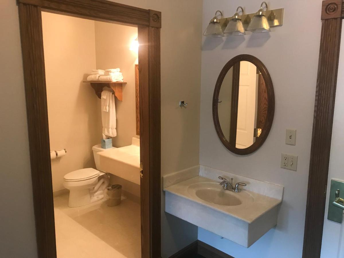 At Amish Door Hotel